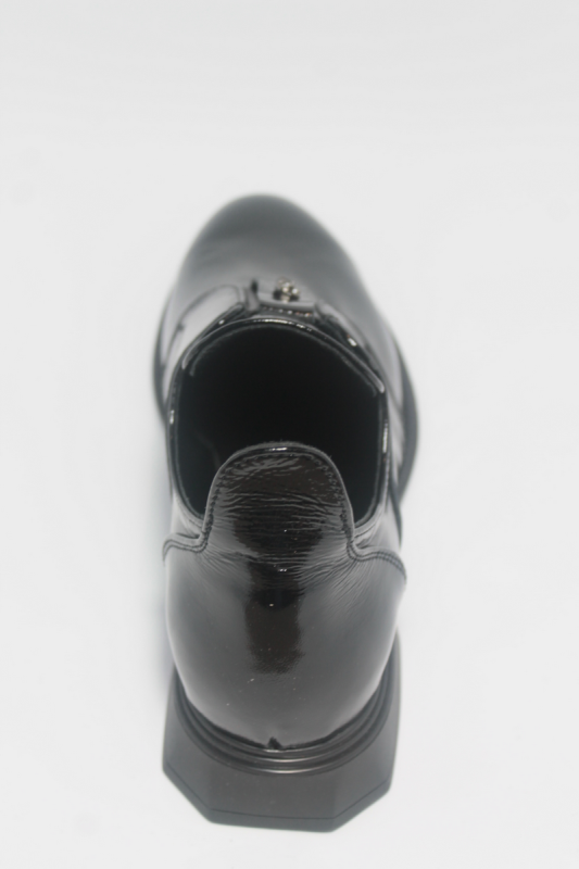 Туфлі натуральний лак шкіра чорні на гумці 2TUF-black